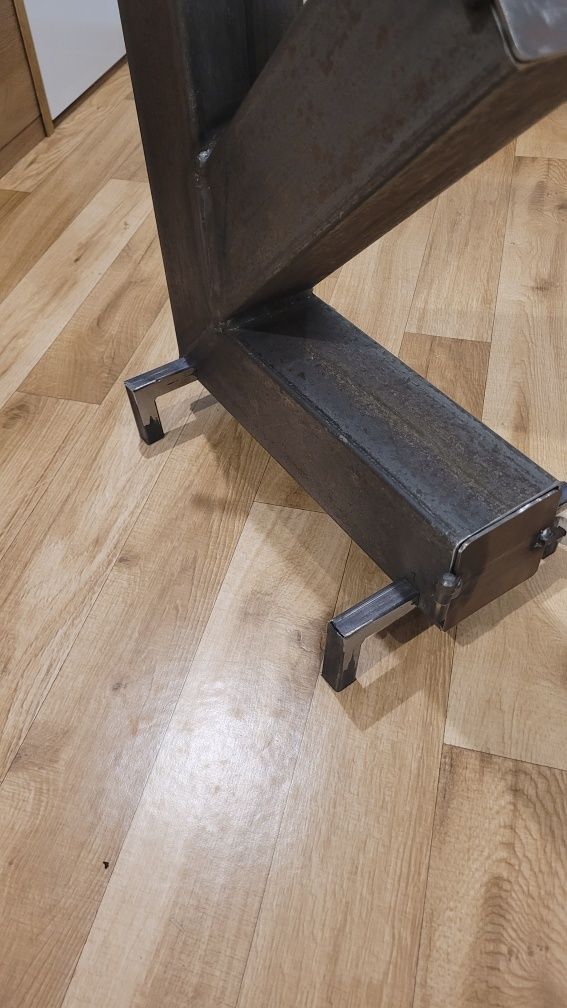 Kompaktowy Piecyk Rakietowy z Drzwiczkam