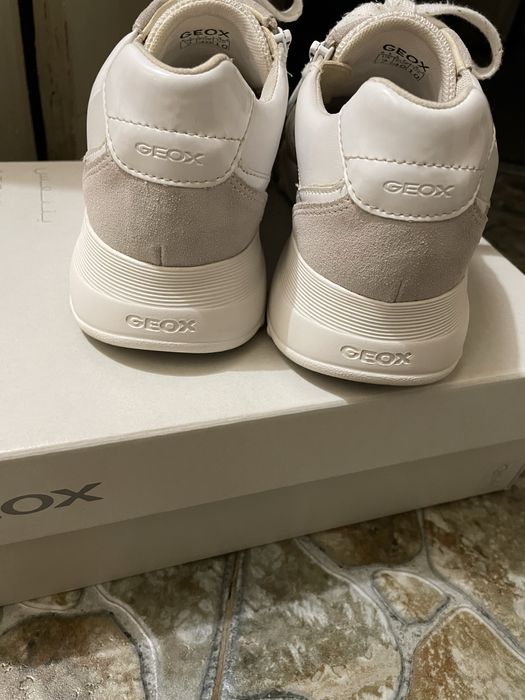 Женские  фирменные туфли на молнии и на шнурках