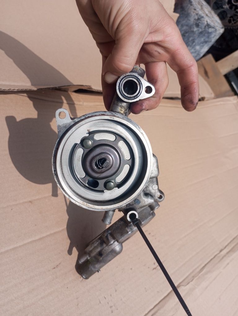 Witam do sprzedania pompa wody WR Yamaha YZF 125 r yzf125 yzf125r B5