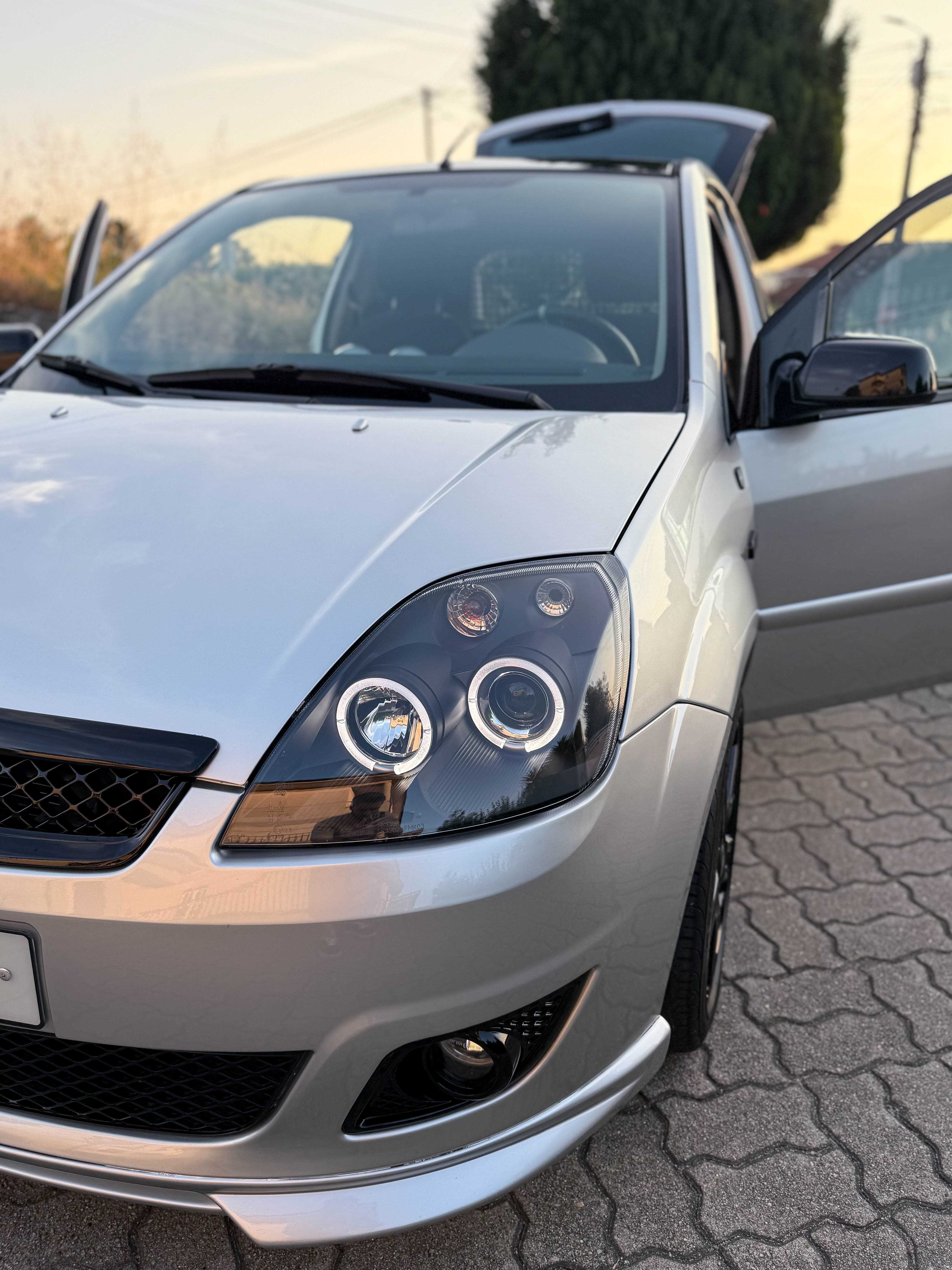 Ford Fiesta 1.4 TDci 2006 SportVan - Completamente RENOVADO