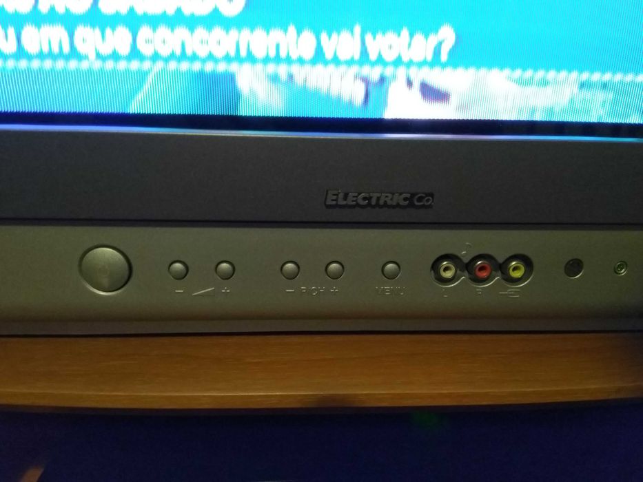 1 televisão como nova tamanho médio (52cmx40 cm)