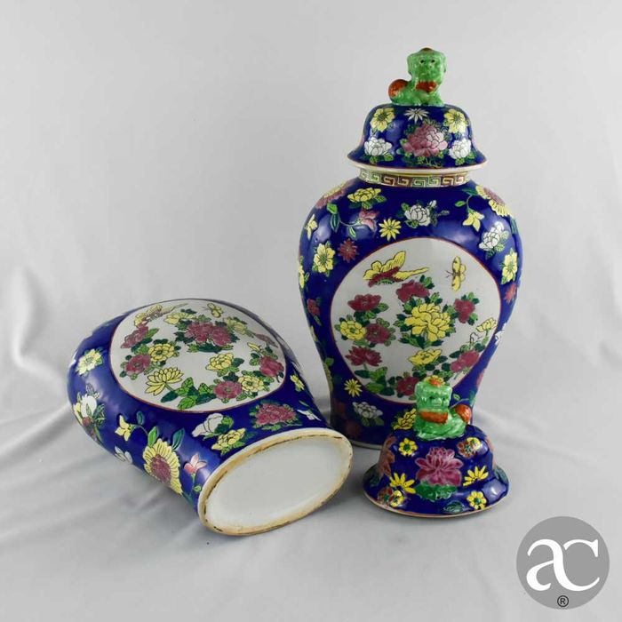Par de potes ovais porcelana da China, decoração flores
