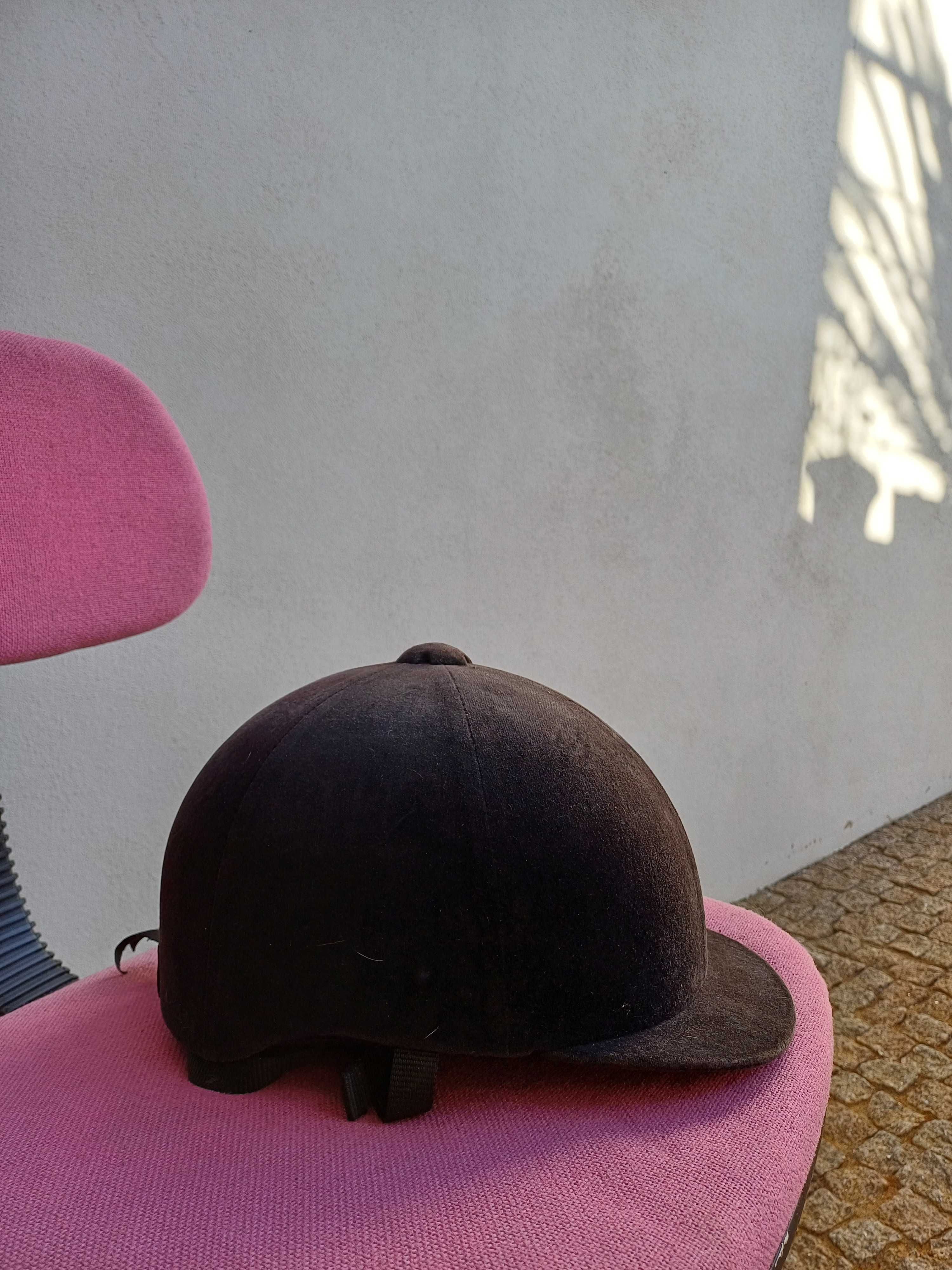 Capacete de hipismo.