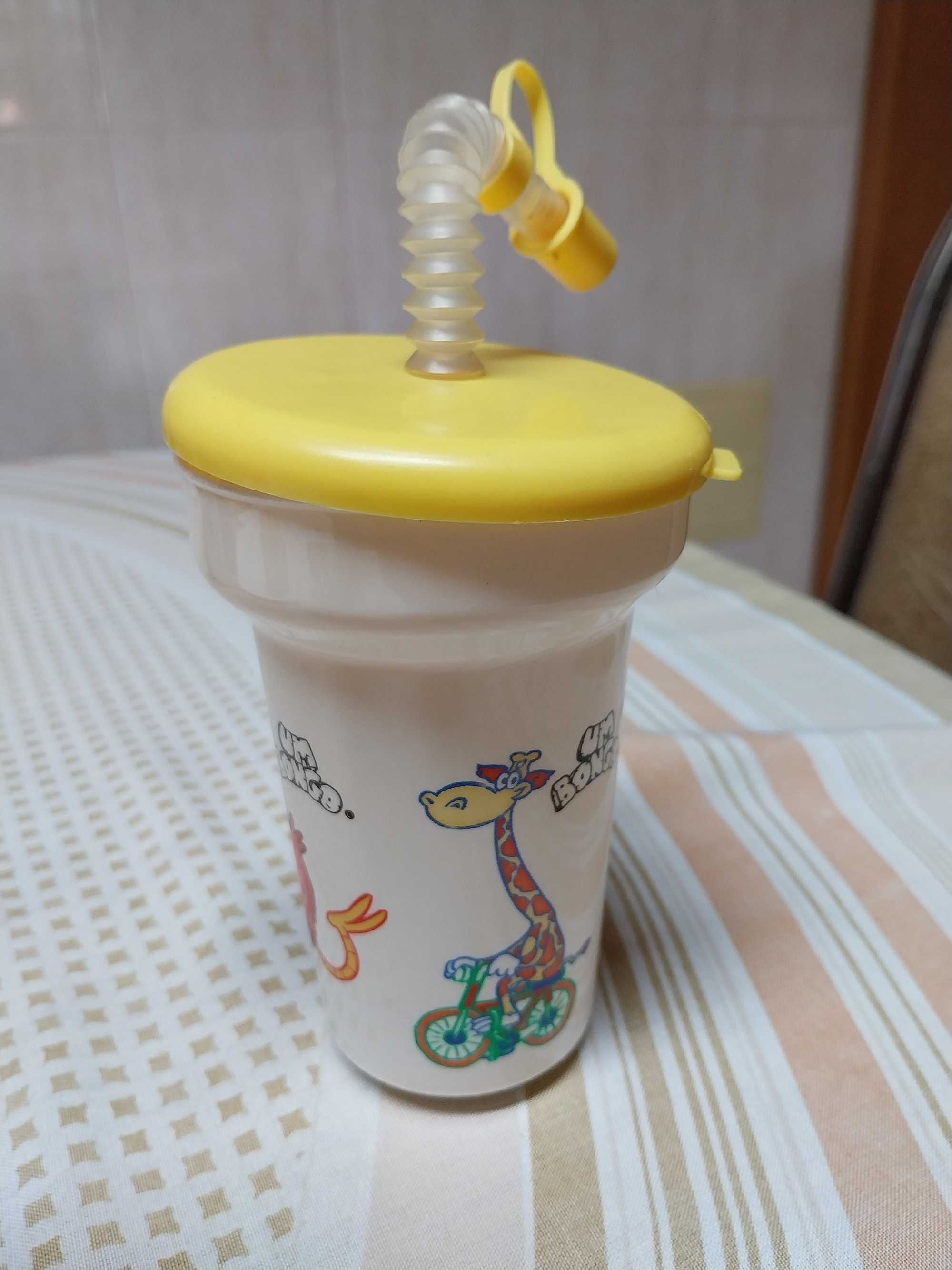 Copo com tampa e palhinha, Um Bongo
