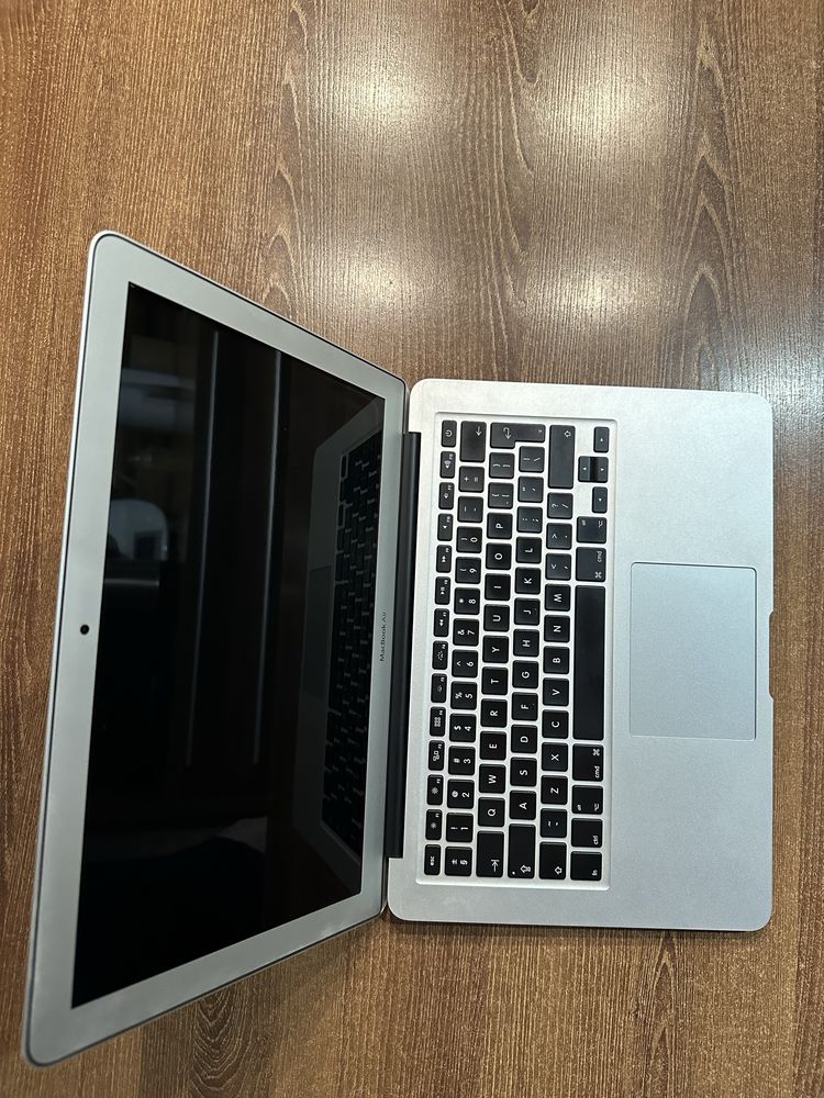 MacBook Air 13 i5/8GB/121GB