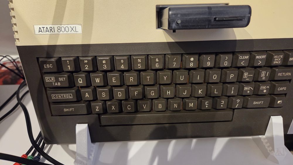 Atari 800 XL stojak ekspozycja