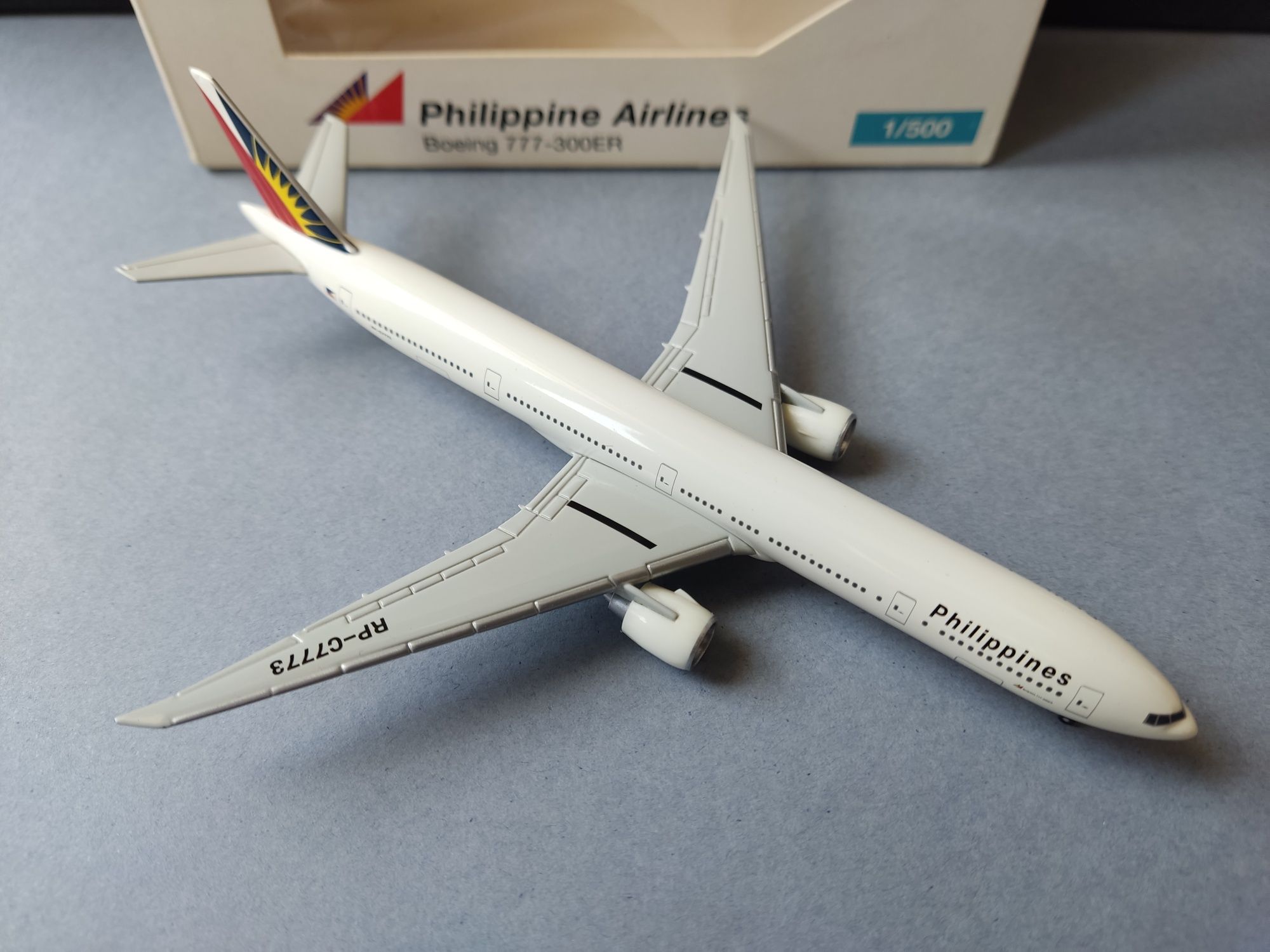 Herpa 777-300er Philippines