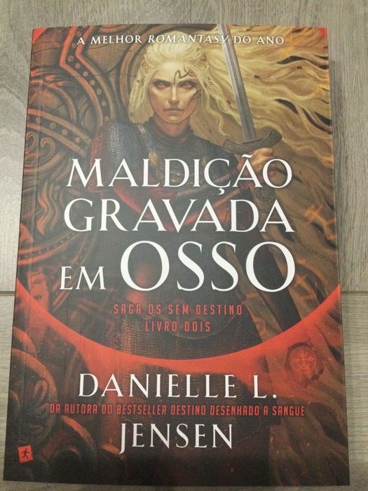Maldição gravada em osso. Danielle L. Jensen