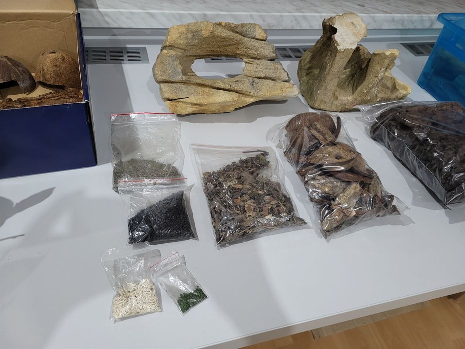 Kamienie piaskowiec liście kora kokosy skrytka ozdoby do terrarium