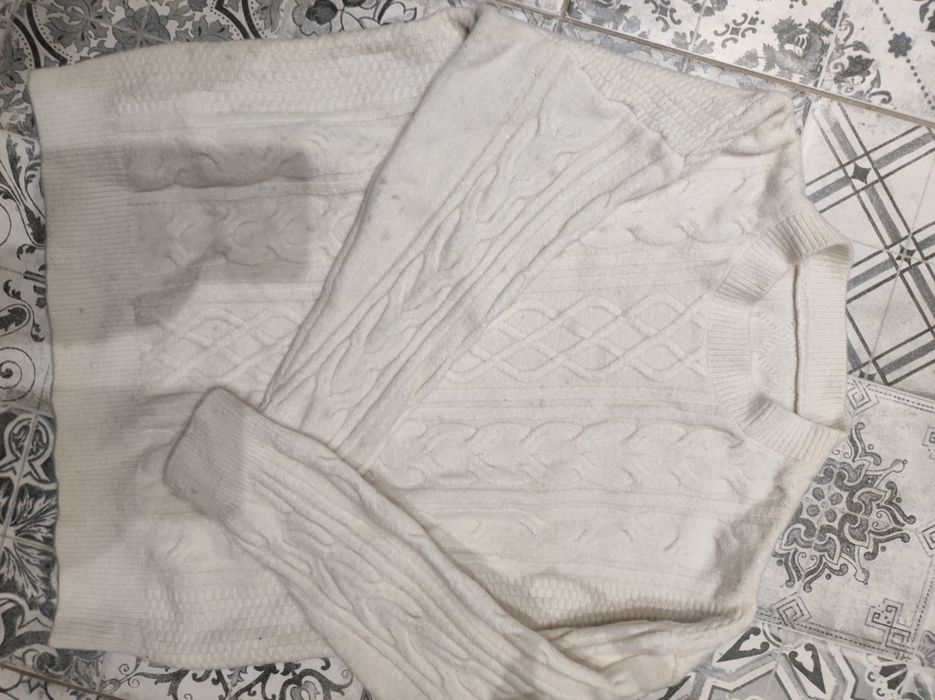 Sweter w kolorze ecri