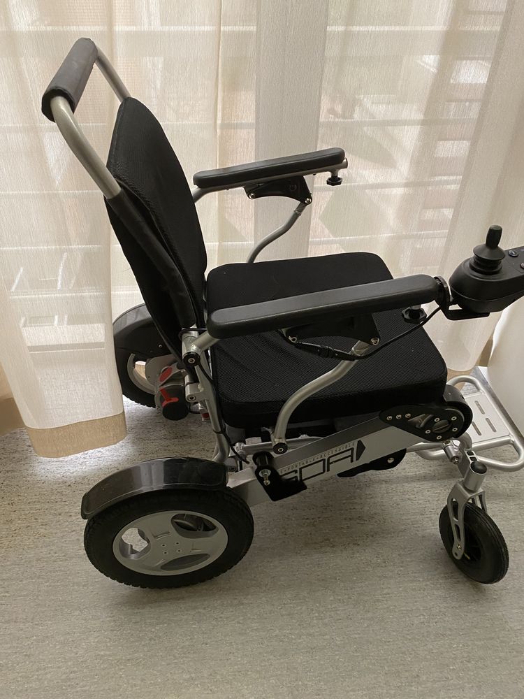 Cadeiras de rodas eletrica quase nova