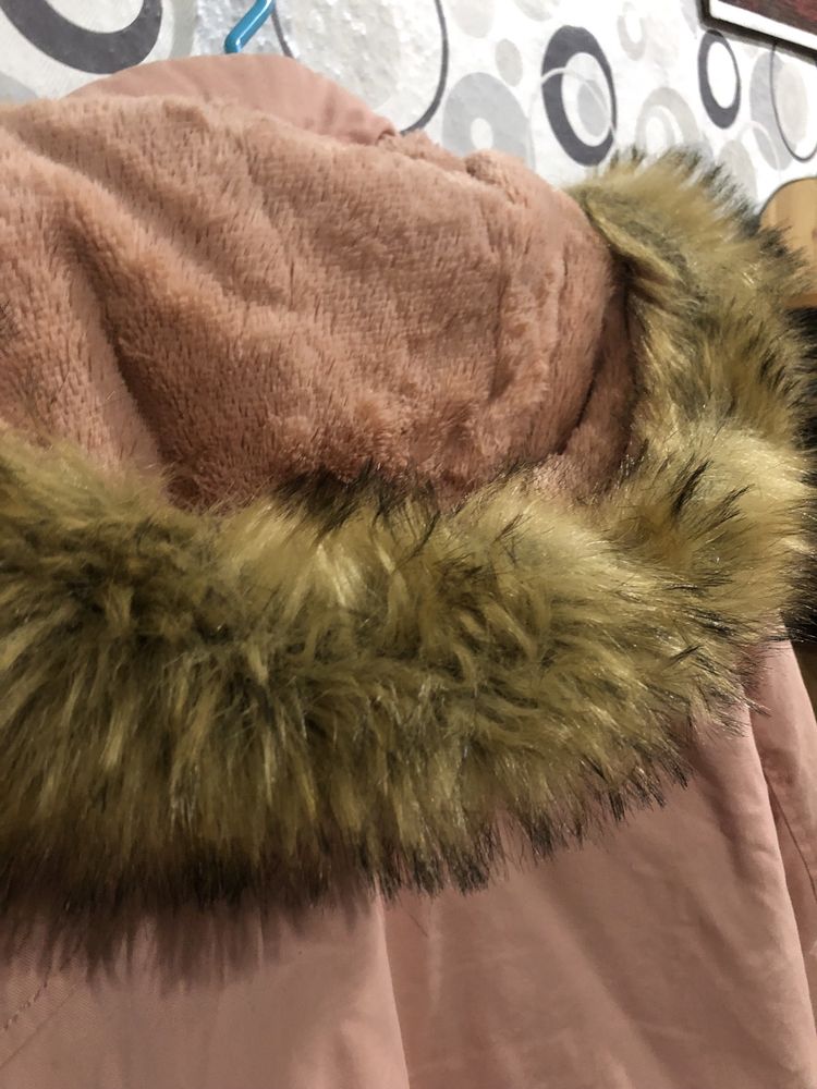 Женская зимняя куртка (42 размер)