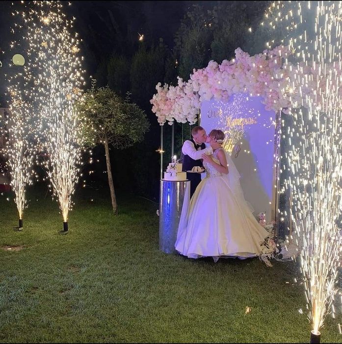 Важкий дим, конфеті пушка, холодні фонтани,світло, мильні бульбашки