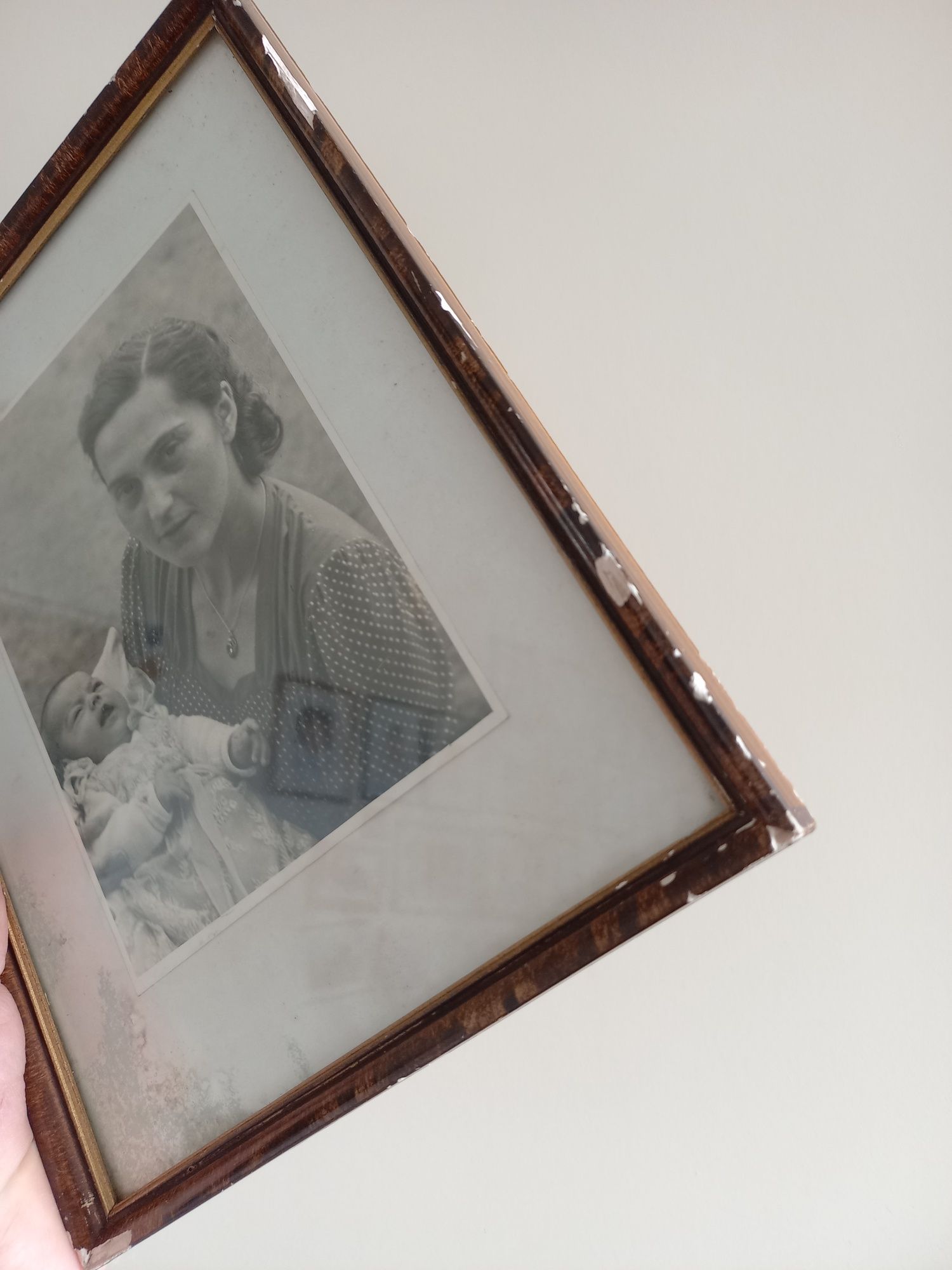 Stare zdjecie w ramce matka z dzieckiem fotografia obrazek vintage 50s