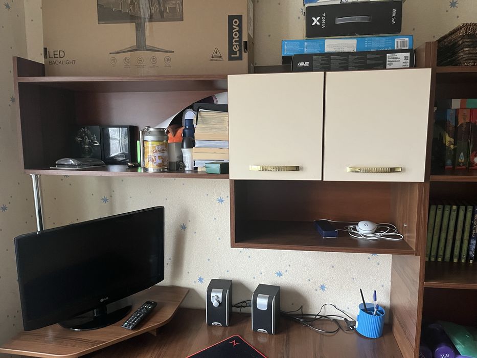 Меблі в дитячу кімнату або офіс