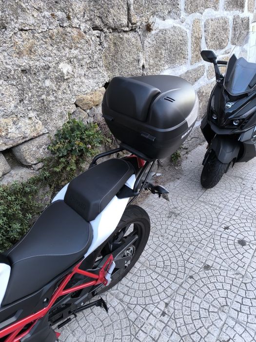 Benelli Bn 125. 4800klm