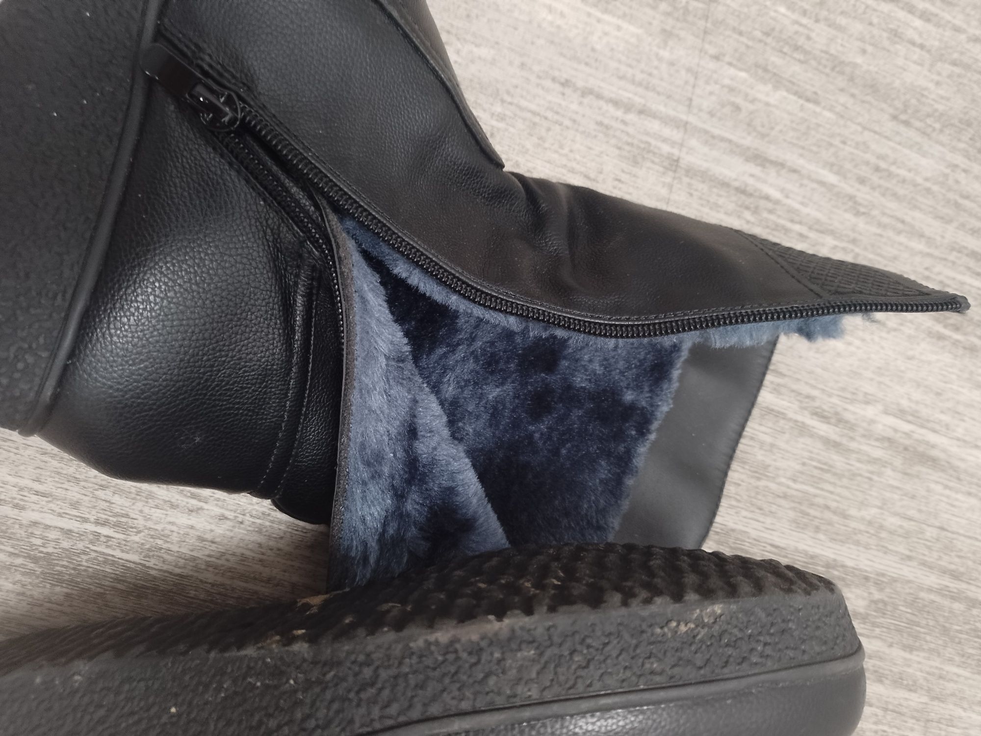 Sprzedam damskie buty zimowe rozmiar 39.