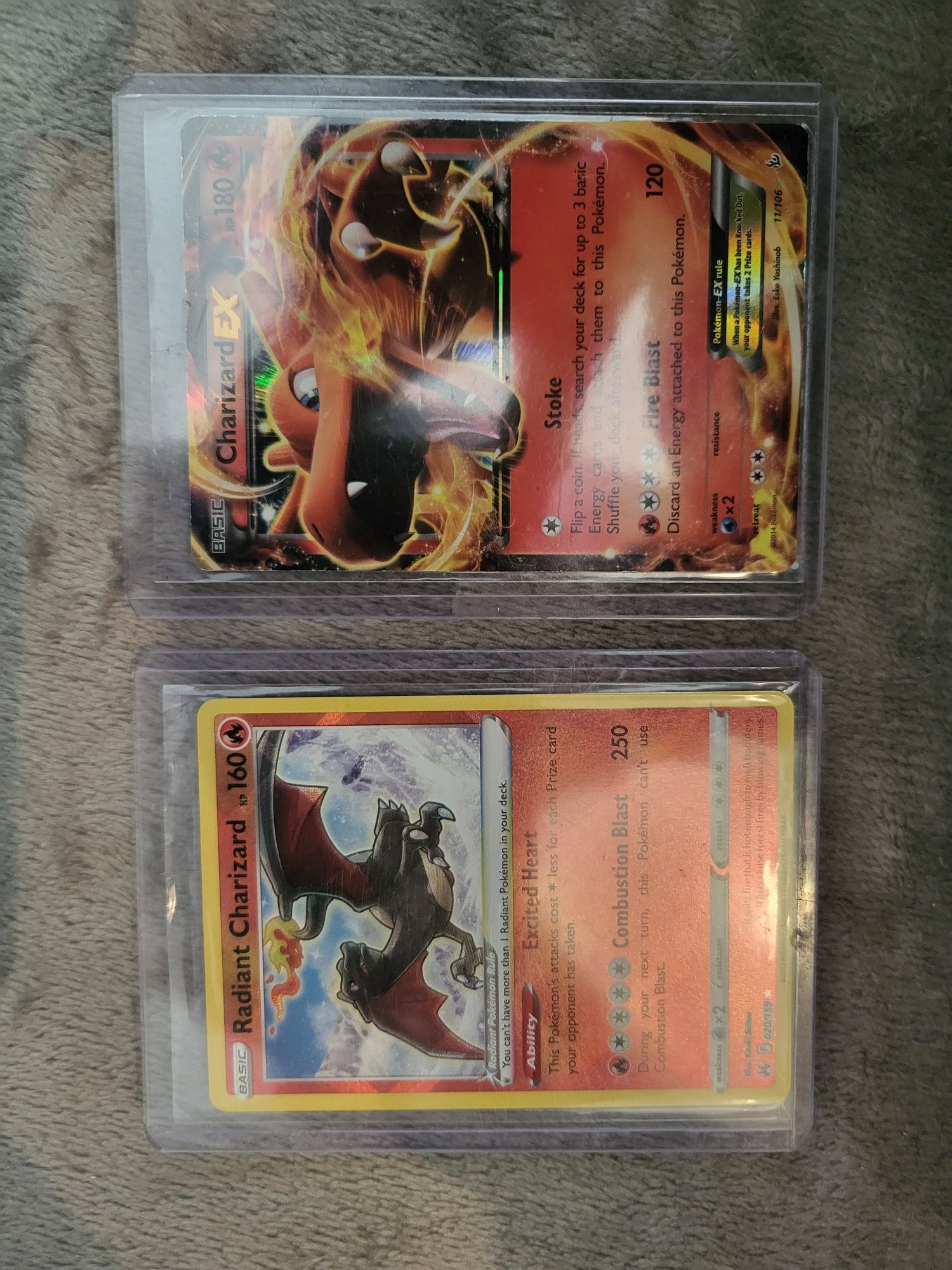 Cartas Pokémon Originais Raras Charizard Ex e Radiant Charizard