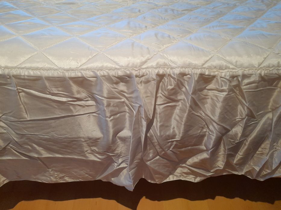 Colcha para cama de casal dá para um colchão de 1m40cm por 2m