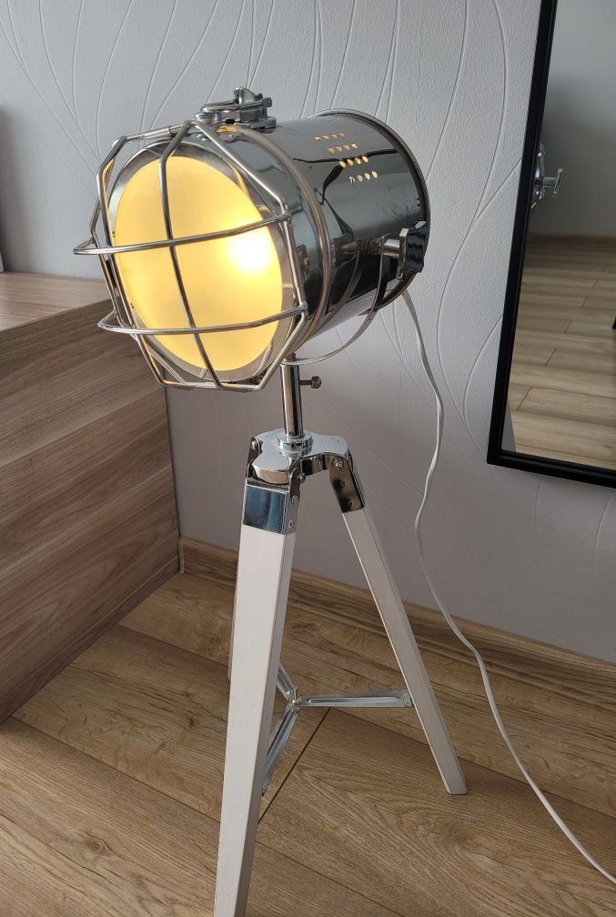 Lampa loft stojąca