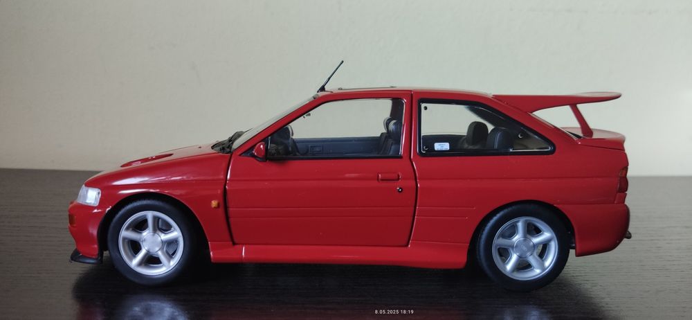 Ford Escort Cosworth 1:18 rok 1992 Minichamps