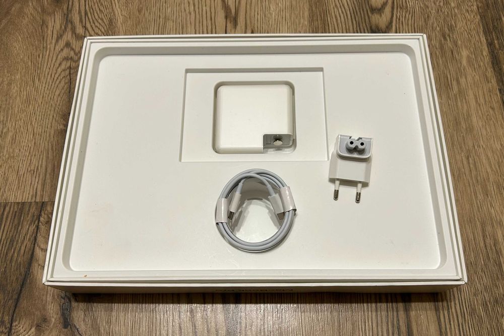 ІДЕАЛЬНИЙ Macbook PRO 13", A1706, 8 RAM, 256 SSD повний комплект