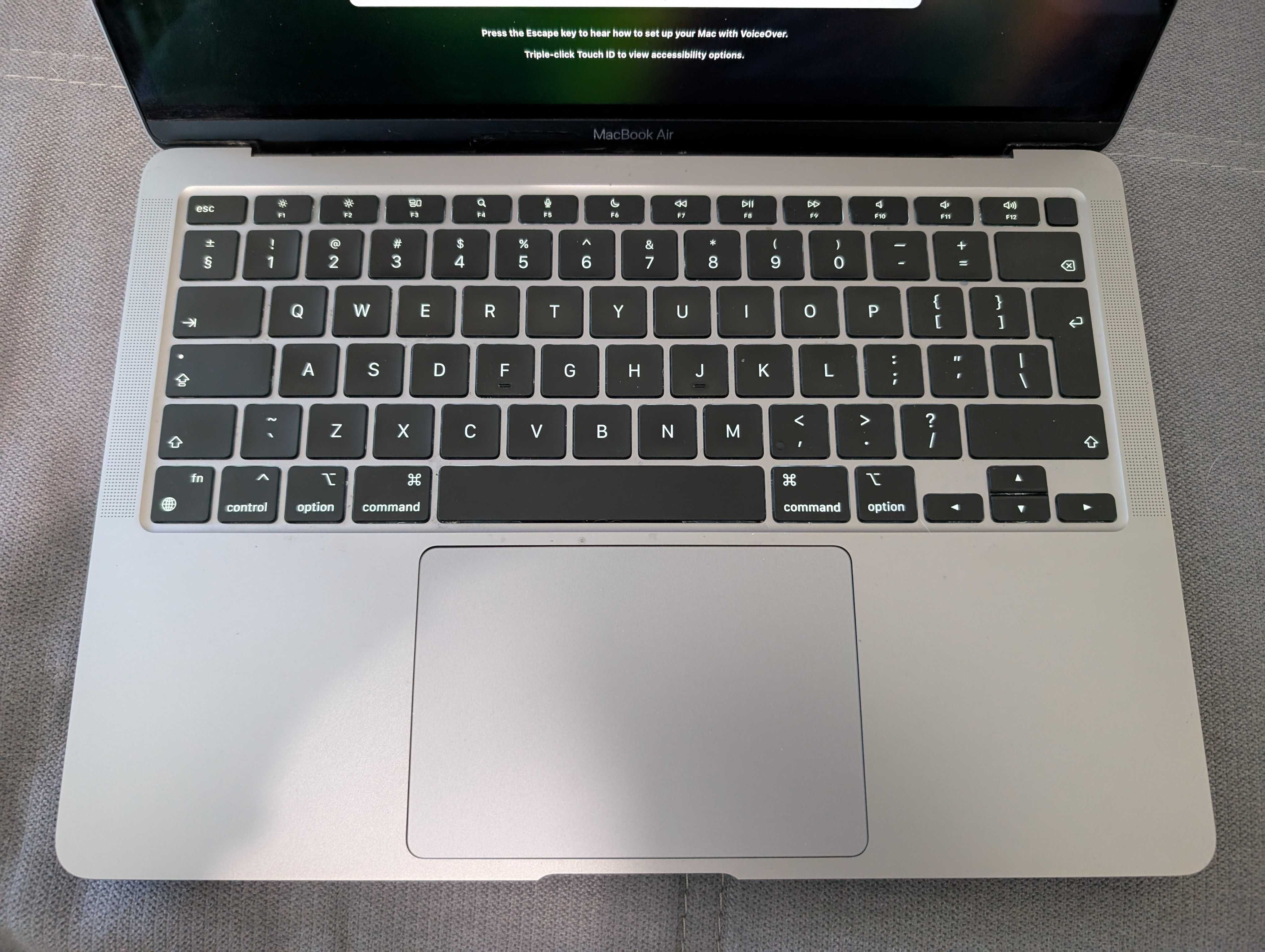 MacBook Air M1 256GB dysku 16GB RAM uszkodzony