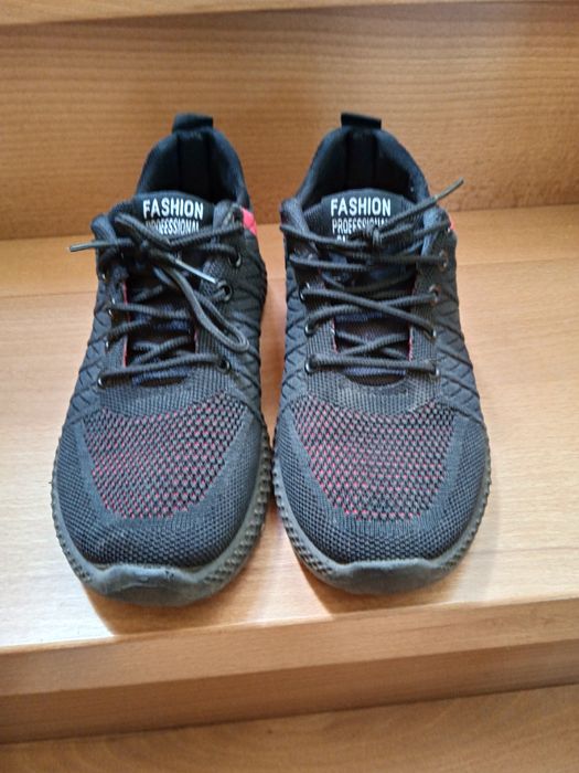 Czarne buty chlopiece