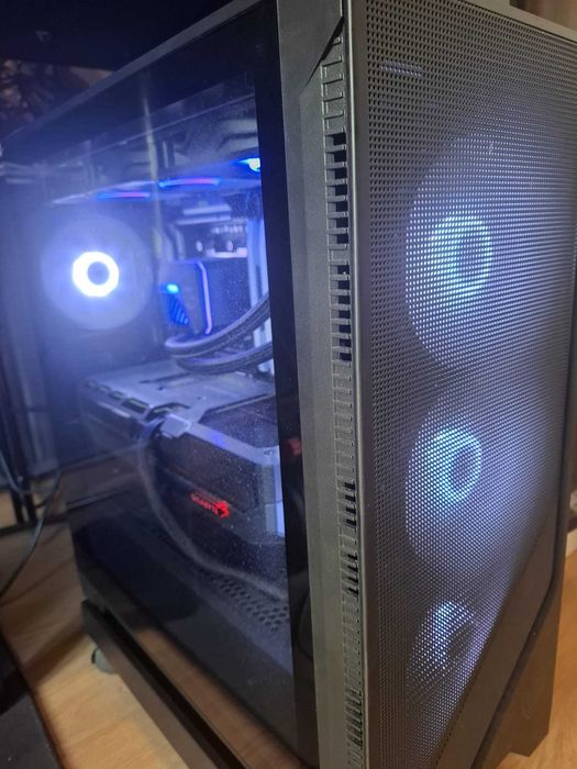 Gaming PC: Ryzen 7 9800X3D, RTX 5080, 64GB DDR5 6000MHz, 1TB SSD