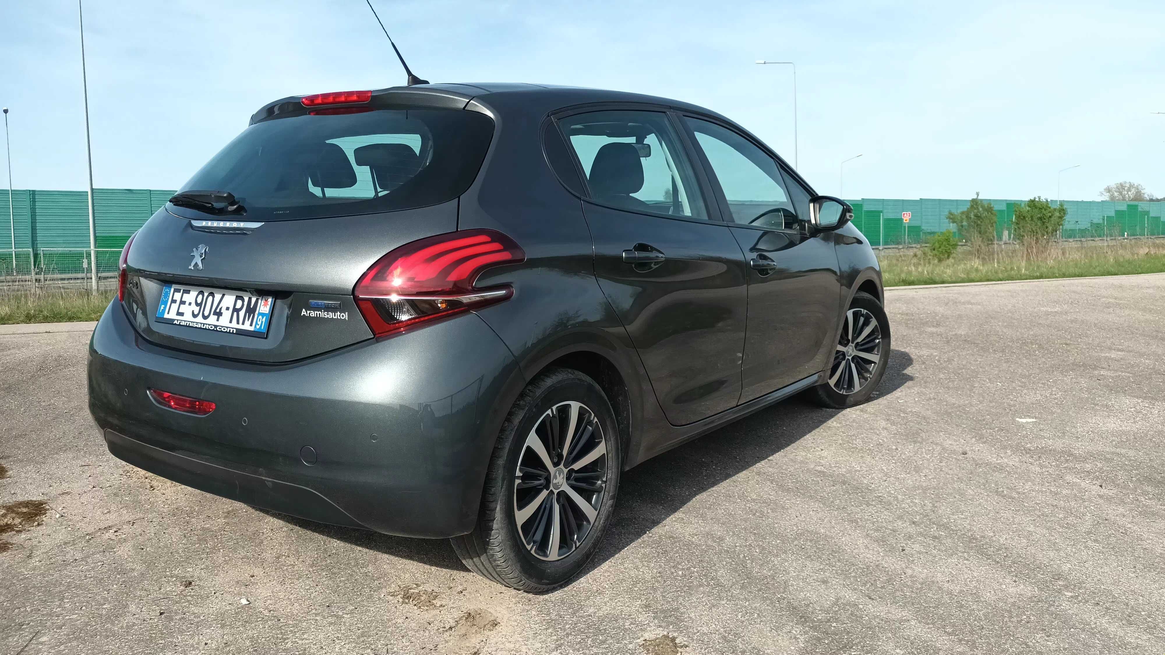 Peugeot 208 1.2 benzyna