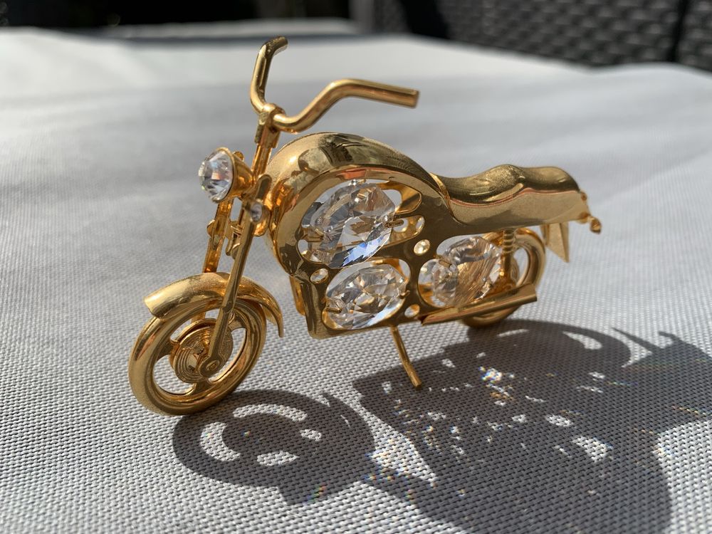 Pozłacany motocykl ozdoba z kryształami