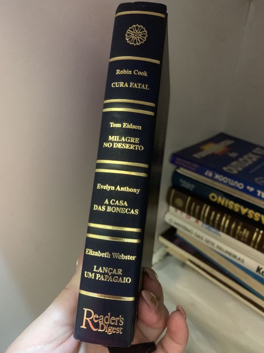 Livros antigos, contém varias histórias