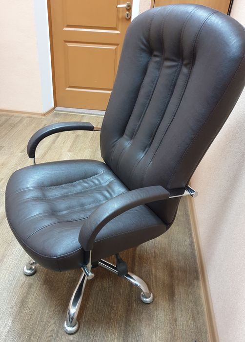 Крісло офісне шкіряне "Портос"