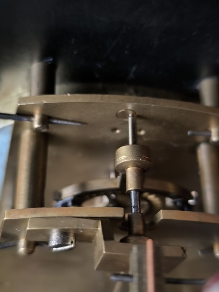Stary mechanizm zegara Lenzkirch z 1878 roku