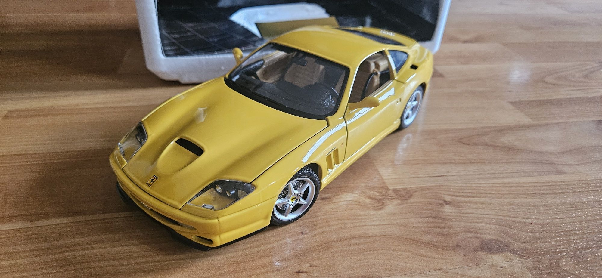 1:18 Burago Ferrari 550 Maranello