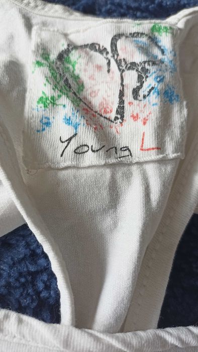 fantazyjnie wycięty tank top