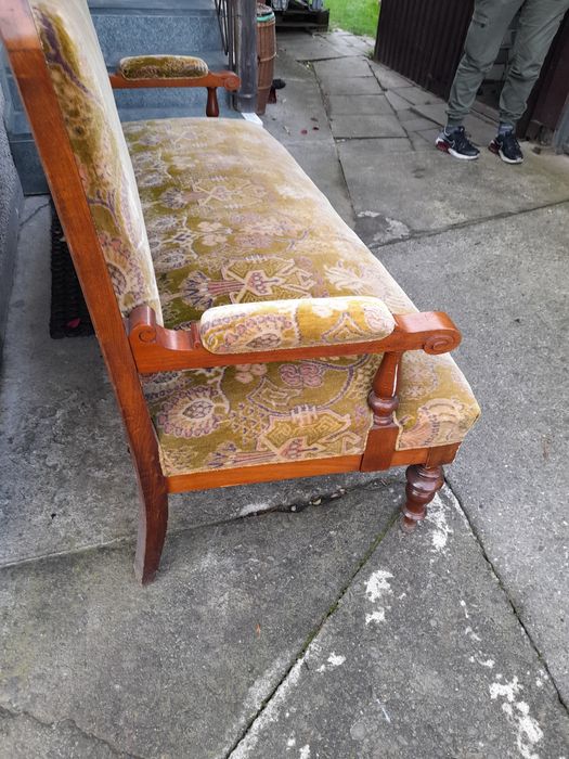 Stara piękna sofa