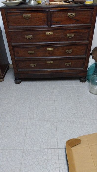 Comoda antiga em madeira