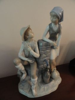 Figura z hiszpańskiej porcelany NAO