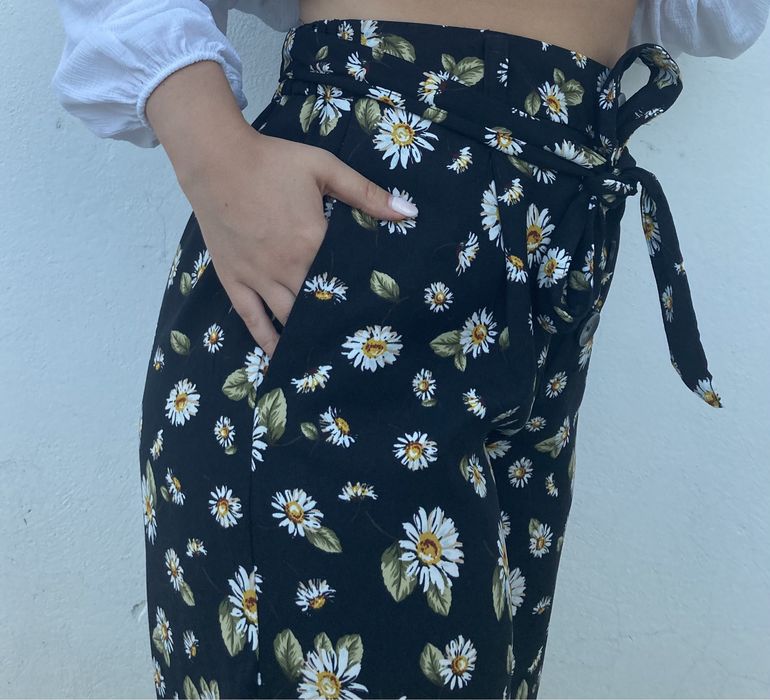 Calças fluídas de senhora