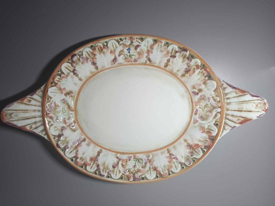 Terrina Antiga em Faiança – Decoração Floral e Relevos