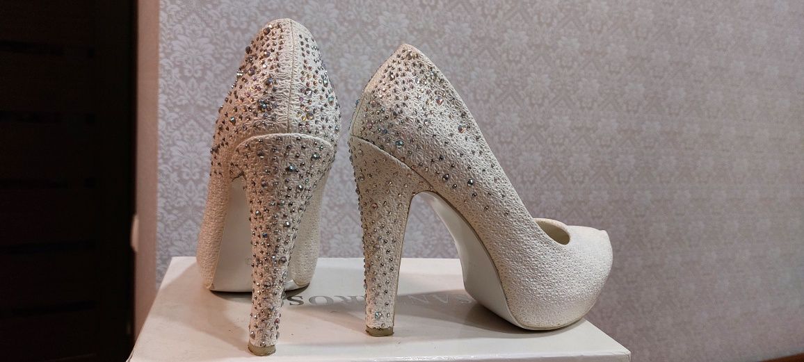 Туфлі білі / весілля