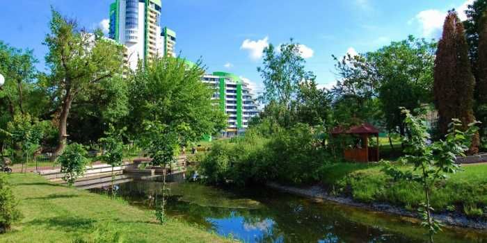 Простора квартира у Подільському районі (82,2 м²)