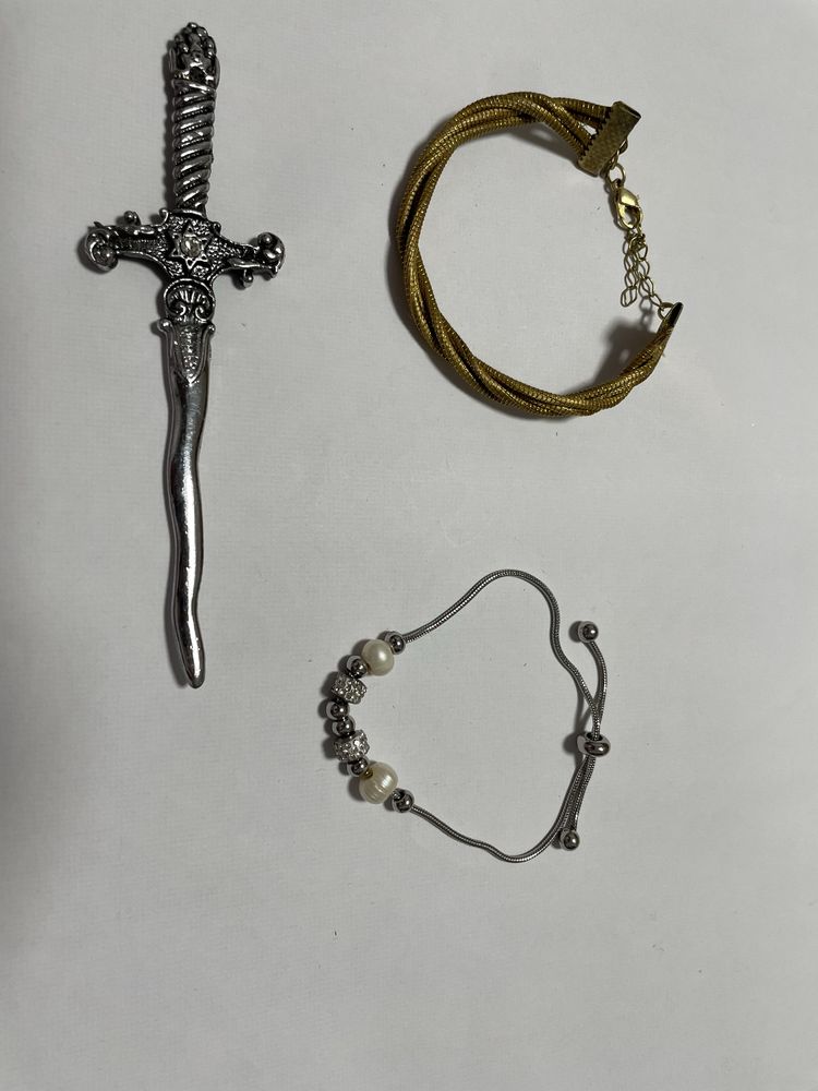 Brincos e pulseiras