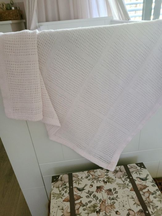 Lekki ażurowy kocyk niemowlęcy scandi