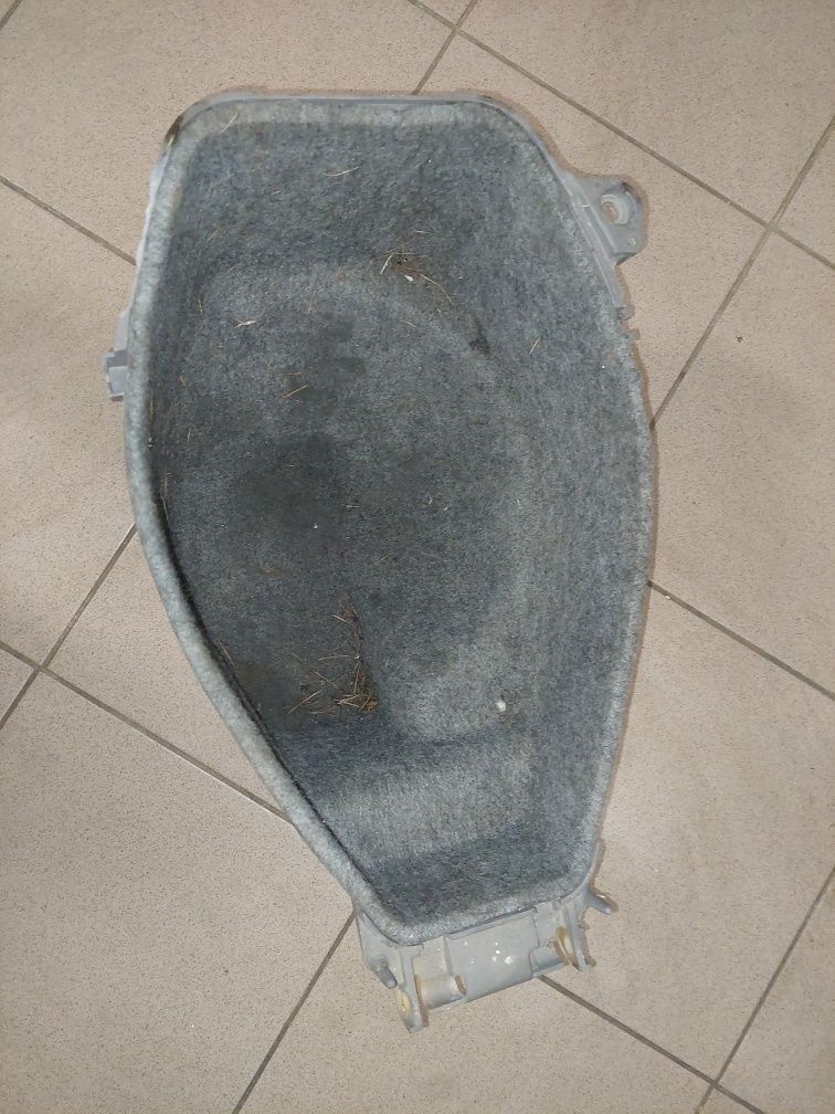 Schowek narzędziowy skuter 125 Yamaha