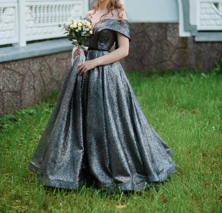 Випускна сукня. .