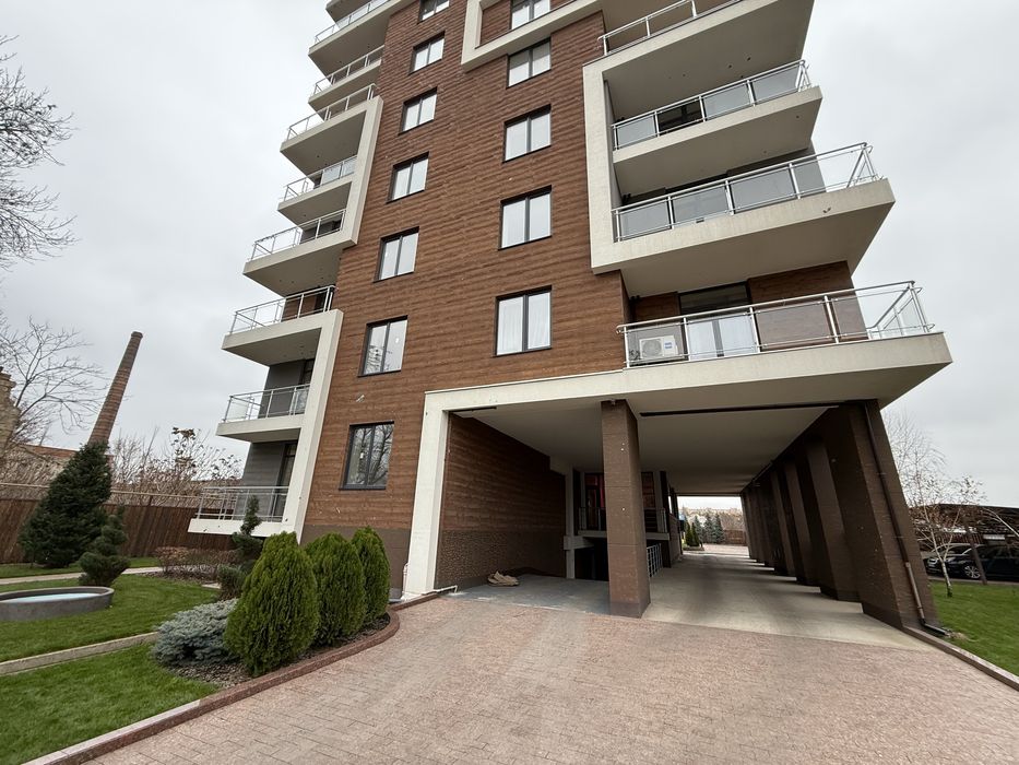 Трехкомнатная квартира в ЖК "ЭкоДом" на М.Морской.Паркоместо.