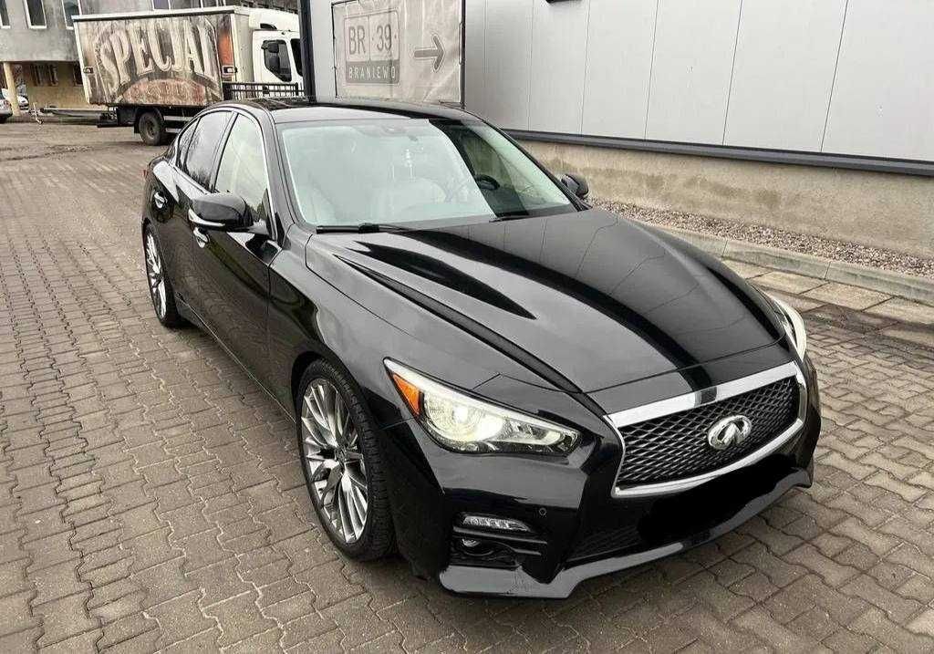 Infiniti q50 2015 року