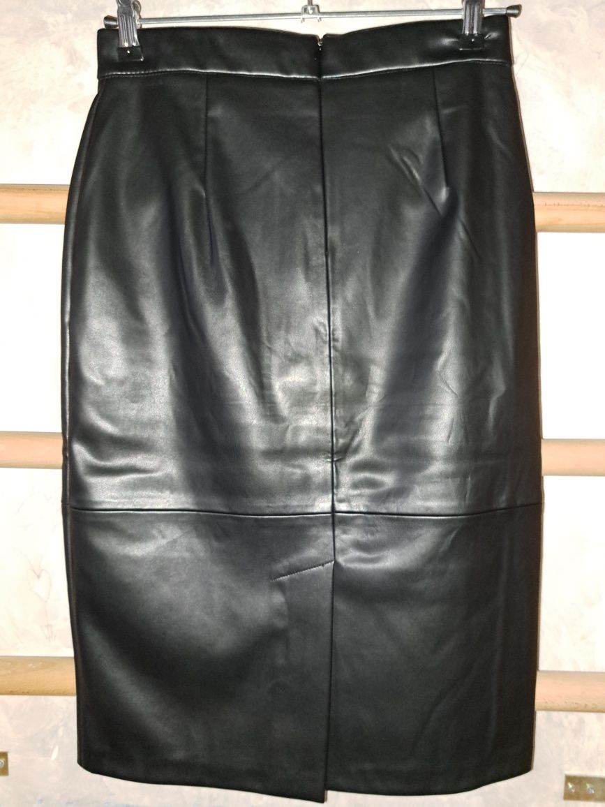 Спідниця юбка з екошкіри Reserved 38 розмір